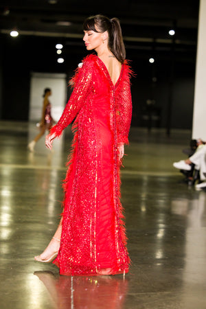 Amor Bello Vestido Rojo Cristales y Plumas